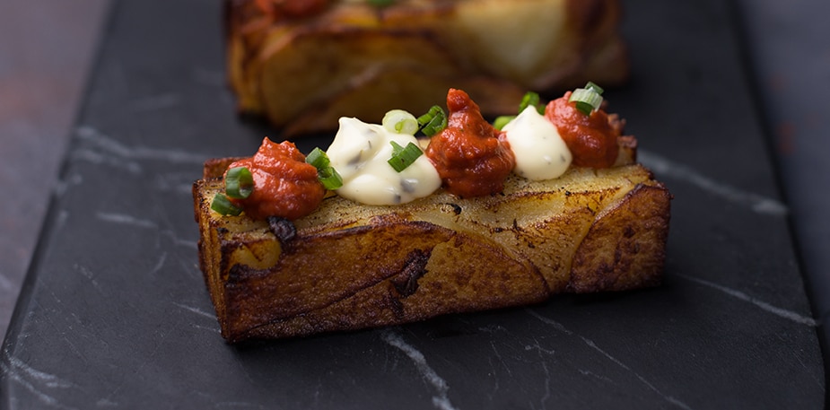 Tradycyjne przystawki i sałatki na świąteczny catering